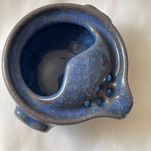 Straining pitcher blue crackle glazed stoneware with large straining holes - Picture 16 of 16